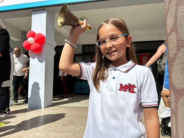 Şimdi okullu olduk, sınıfları doldurduk... Okullar çiçek açtı