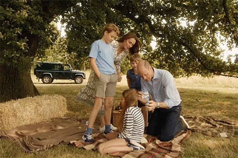 Sosyal medyayı ağlatan aile videosu: Haberi bu görüntüler eşliğinde duyurdu: Hep sizinle yan yana, el ele olacağım