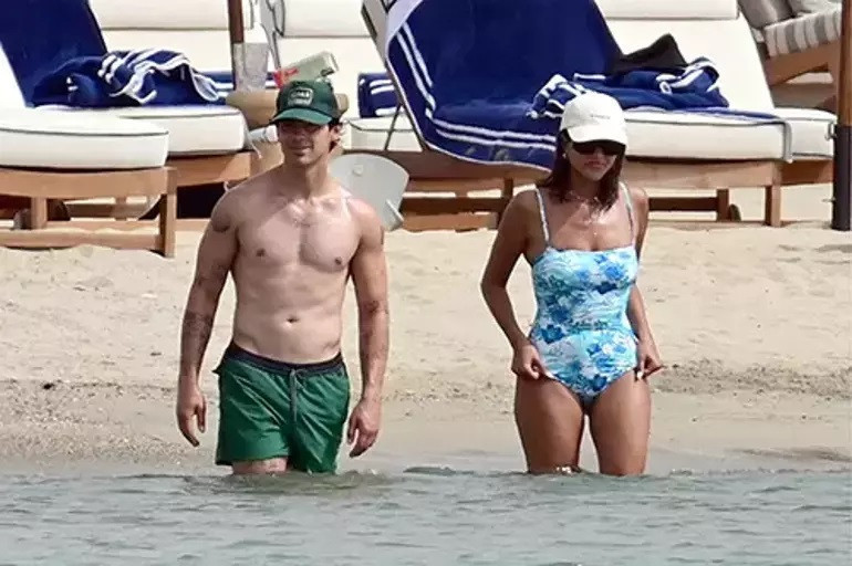 İkisi de çoktan yeni aşklara yelken açmıştı… Velayet savaşları bitti... Ünlü çift resmen boşandı