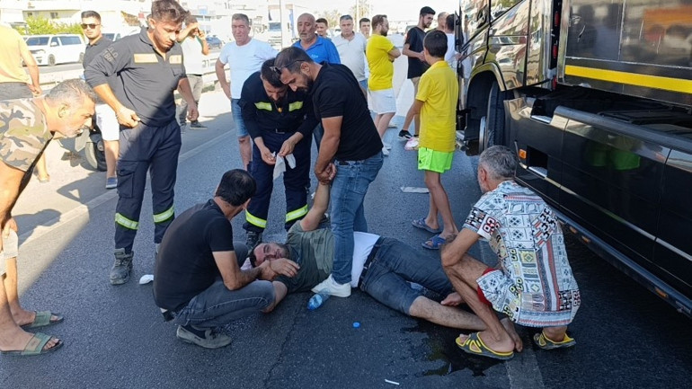 TIR şoförü direksiyon başında epilepsi nöbeti geçirdi, yardımına vatandaşlar koştu