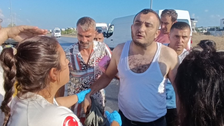 TIR şoförü direksiyon başında epilepsi nöbeti geçirdi, yardımına vatandaşlar koştu