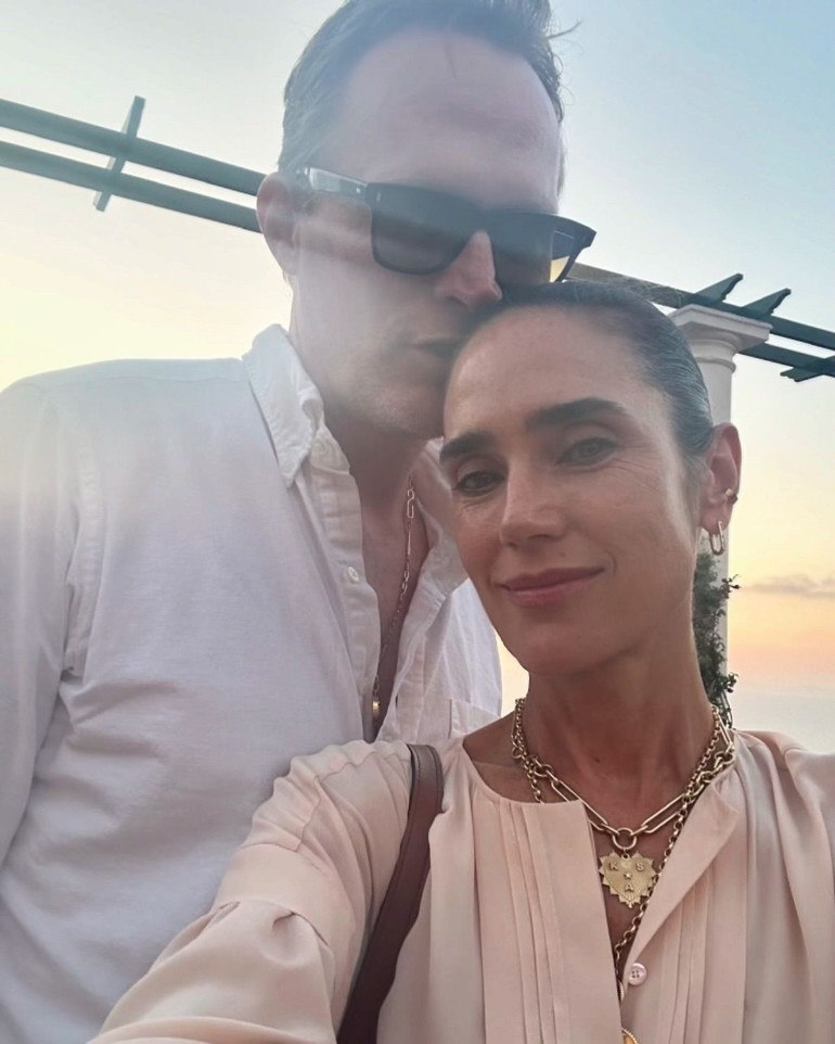 ‘Ben böyle güzelini ömrümce görmedim’ demişti… 21 yıldır çifte kumrular gibi... Yuvalarını çiçek bahçesine çevirdiler