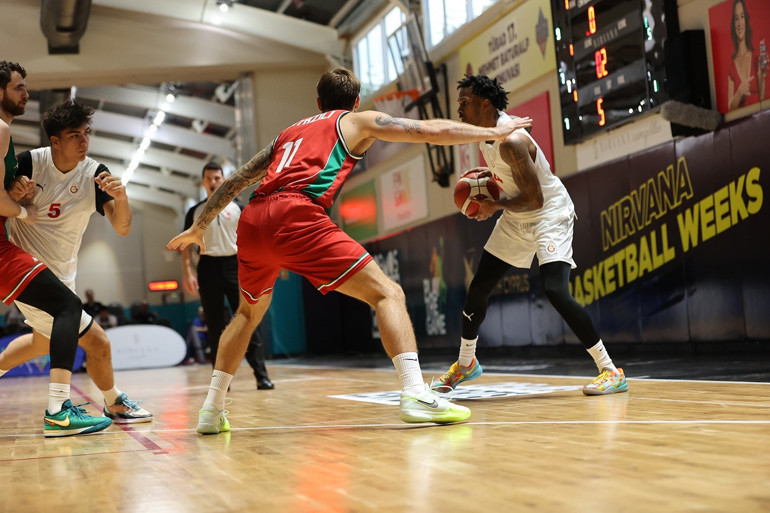 Nirvana Basketball Weeks’te şampiyon Karşıyaka