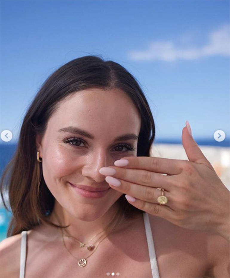 Ünlü şefin büyük mutluluğu... Kızı nişanlandı, altı çocuğuna bir de torun eklendi