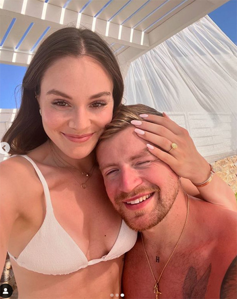 Ünlü şefin büyük mutluluğu... Kızı nişanlandı, altı çocuğuna bir de torun eklendi