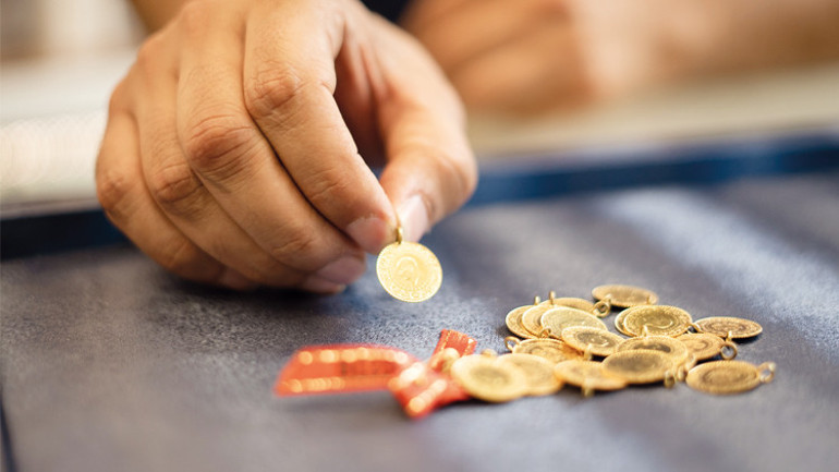 Gram altın 3 bin TL’ye koşuyor