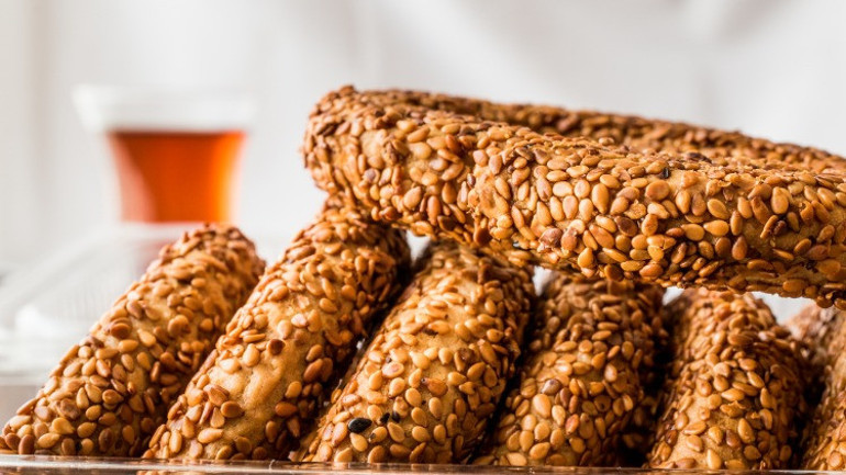 Mevlid Kandilinde ne yapılır, ne dağıtılır Kıyır kıyır kandil simidi, kandil helvası, pişi, kandil şekeri tarifi