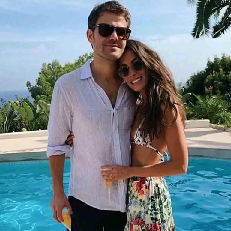 Sevdiğinin adını kalbine en yakın yerde tutuyor…