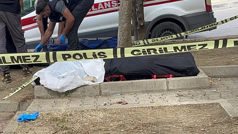 Bursada akılalmaz olay Bankta otururken düşüp öldü