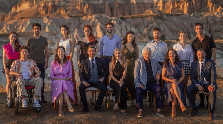 Hem ağladı hem ağlattı...Söğüdün yaprağı narindir narin