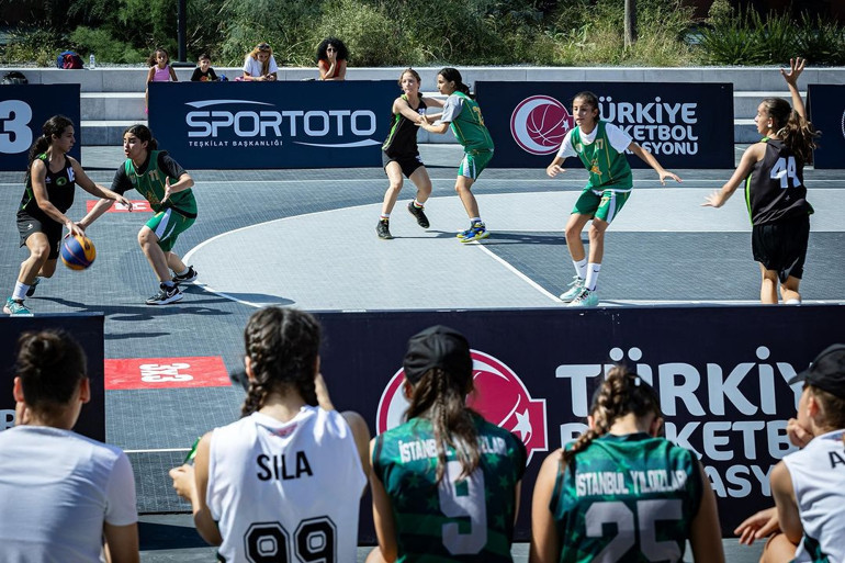 Dev tesiste aynı anda tam 6 maç oynandı