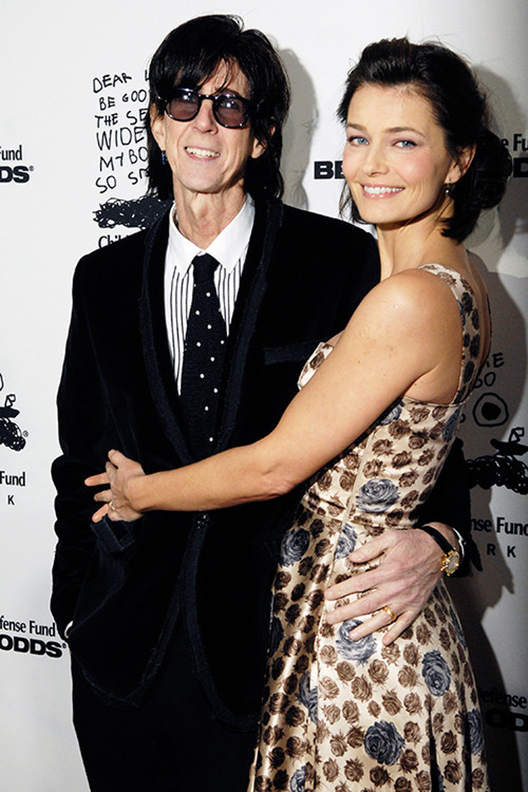 Hem aşkına ağlıyor, hem giden gençliğine... Kendisini üzüp beş parasız bırakan kocasının ardından gözyaşları dinmiyor