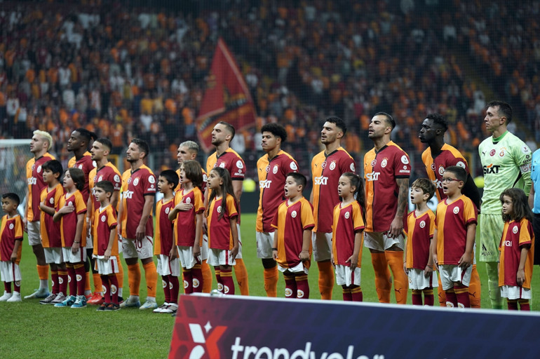 Galatasarayda Barış Alper Yılmaz durdurulamıyor Milli futbolcu bir ilke imza attı | Okan Buruk rekora ortak oldu