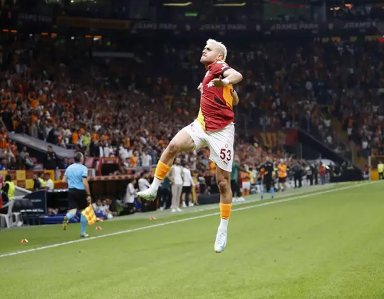 Galatasarayda Barış Alper Yılmaz durdurulamıyor Milli futbolcu bir ilke imza attı | Okan Buruk rekora ortak oldu