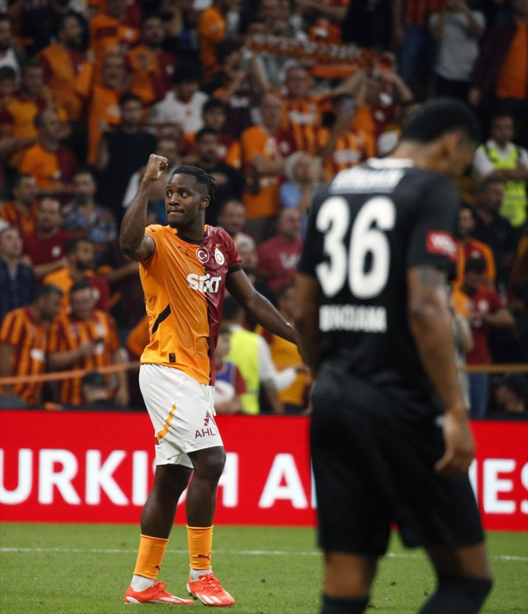 Galatasarayda Barış Alper Yılmaz durdurulamıyor Milli futbolcu bir ilke imza attı | Okan Buruk rekora ortak oldu