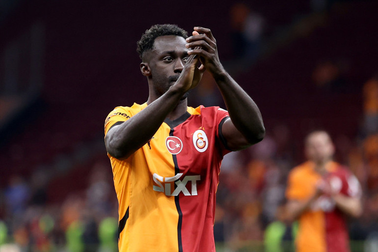 Galatasarayda Barış Alper Yılmaz durdurulamıyor Milli futbolcu bir ilke imza attı | Okan Buruk rekora ortak oldu