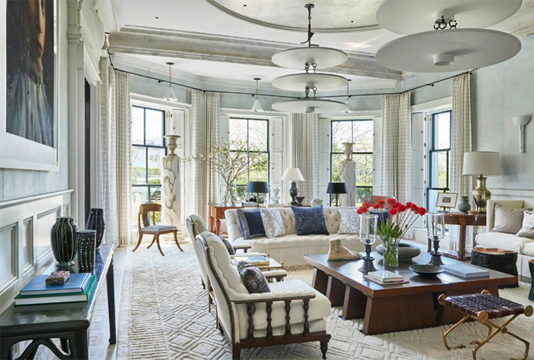 Kendisi gençliğinde sokaklarda uyurdu...  Üç kızına saray yavrusu satın aldı... Yüzleri gülsün diye