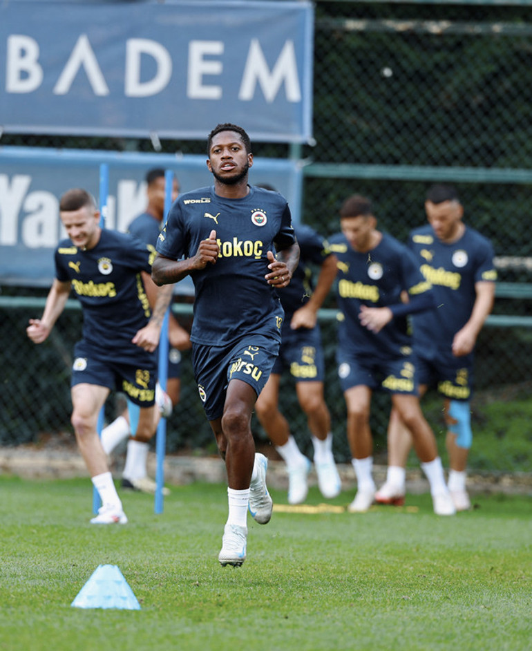 Fenerbahçe - Galatasaray derbisinin 11leri netleşti İşte Jose Mourinho ve Okan Burukun planları