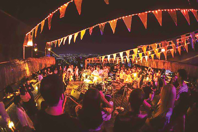 Gökyüzüne komşu teraslarda buluşalım