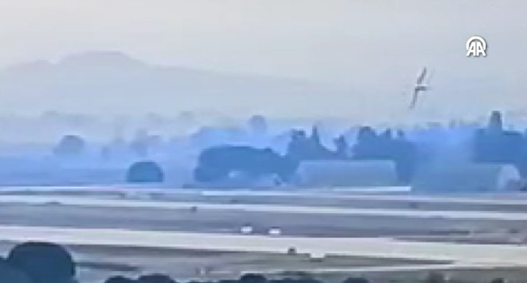 Son dakika... Bursa’da eğitim uçağı düştü: 2 pilottan acı haber Uçak, acil iniş çalışması yaptığı sırada takla atmış