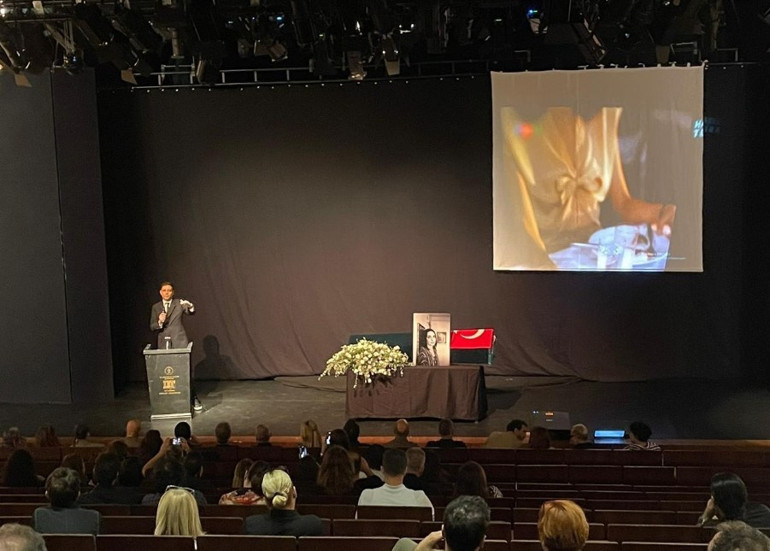 Tomris Giritlioğluna veda... Hülya Avşar: Benim için çok büyük bir kayıp