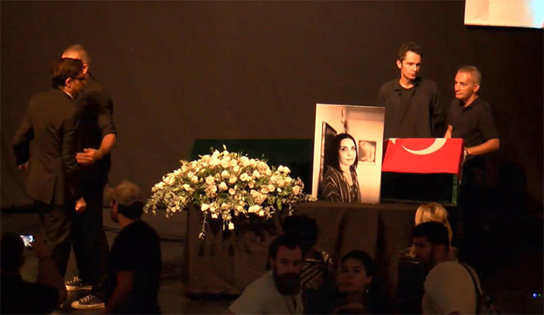 Tomris Giritlioğluna veda... Hülya Avşar: Benim için çok büyük bir kayıp