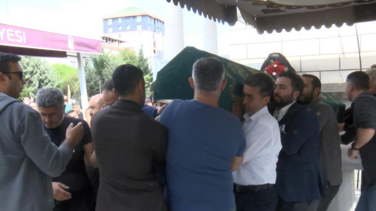 Düşen uçakta hayatını kaybeden pilot adayı son yolculuğuna uğurlandı