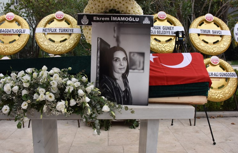 Tomris Giritlioğluna veda... Hülya Avşar: Benim için çok büyük bir kayıp