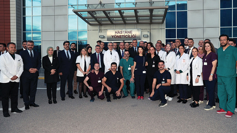 Sağlık Bakanı Memişoğlu, Sivasta bir okulun temel atma töreninde konuştu: Daha çok üreteceğiz, daha güçlü olacağız ve birlikte hareket edeceğiz