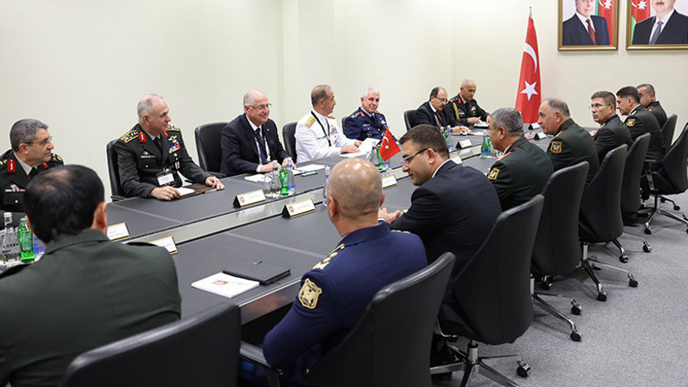 Bakan Güler, Azerbaycanlı mevkidaşıyla bir araya geldi
