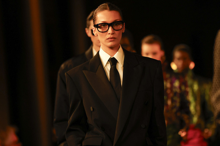 ’15 yıldır her gün acı çekiyorum’ demişti… Hastalığı yüzünden bıraktığı podyumda fırtına gibi esti: Kraliçe geri döndü