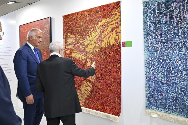 Bakan Ersoy, Kültür Yolu Festivali kapsamındaki sergi ve atölyeleri ziyaret etti