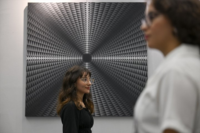 Bakan Ersoy, Kültür Yolu Festivali kapsamındaki sergi ve atölyeleri ziyaret etti