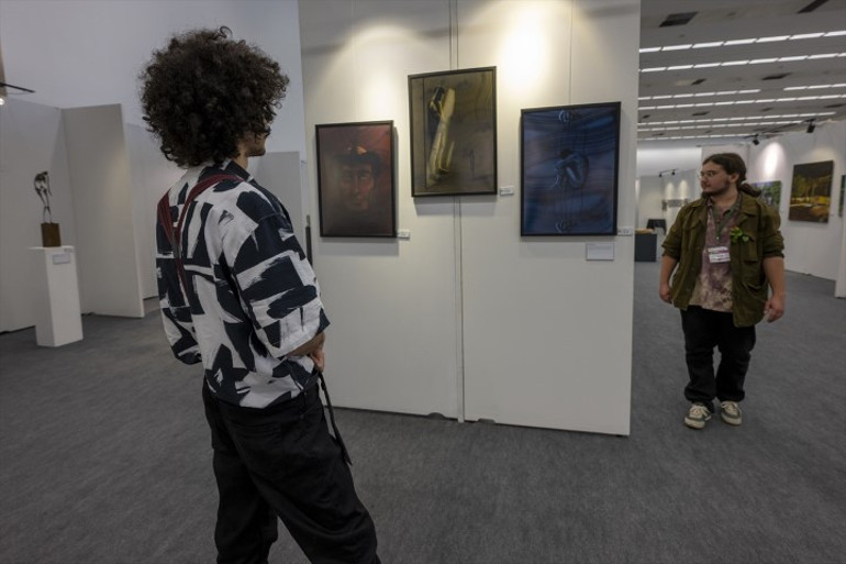 Bakan Ersoy, Kültür Yolu Festivali kapsamındaki sergi ve atölyeleri ziyaret etti