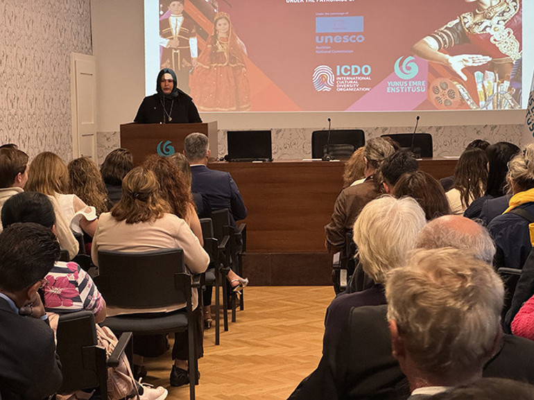 20 sanatçının eserleri sergilendi