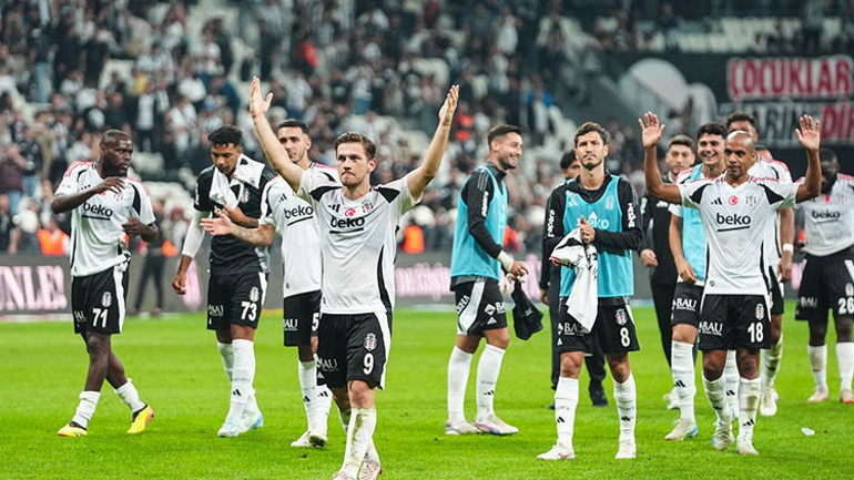 Hollandalılar, kritik maç öncesi o detaya dikkat çekti: Beşiktaşta bir fenomen var | Ajaxın silahı Wout Weghorst ama Farioli...