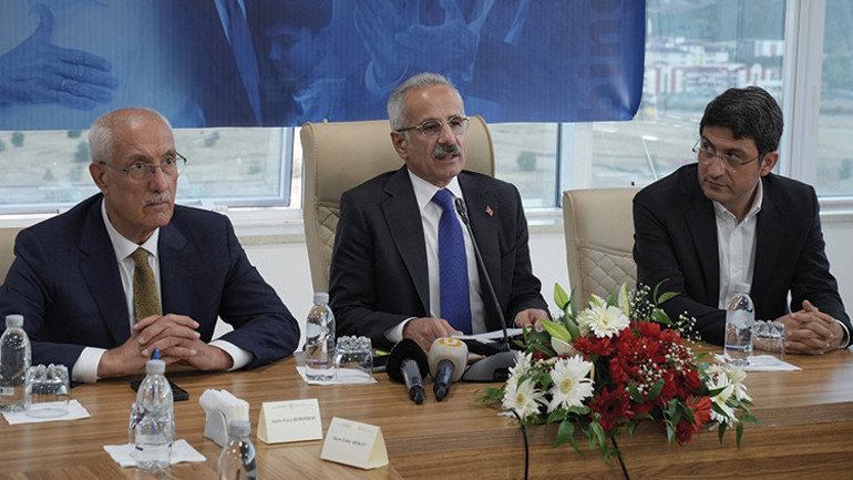 Bakan Uraloğlu, Bingölde STK ve İş Dünyası ile İstişare Toplantısında konuştu