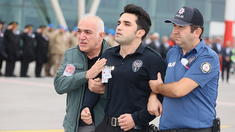Şehit polis memuru Şeyda Yılmazın eşi saldırıyı öğrendiği anları anlattı... Başımdan aşağı kaynar sular döküldü