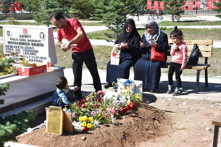 Şehit polis memuru Şeyda Yılmazın eşi saldırıyı öğrendiği anları anlattı... Başımdan aşağı kaynar sular döküldü