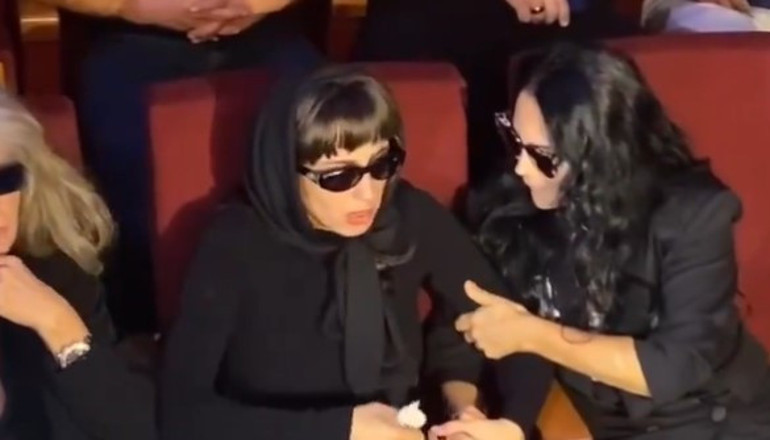 Ahu Tuğbaya veda... Meriç Erkan tabutun başından ayrılmadı