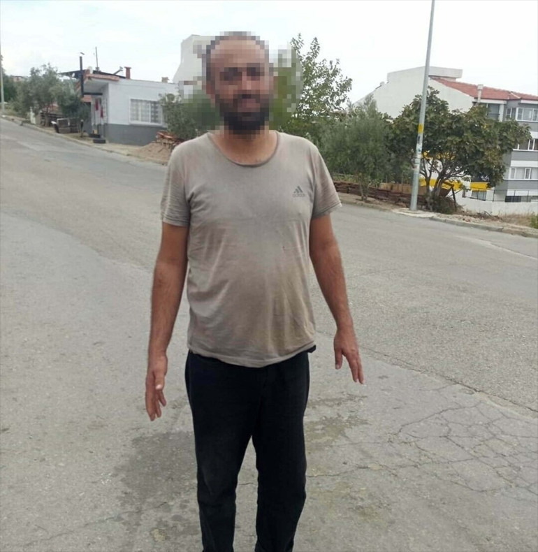 Bir garip olay: Namaz kıldıran imamın başına tabureyle vurdu