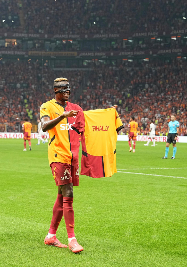 Victor Osimhen, Galatasaray-Kasımpaşa maçında golle tanıştı Sevinçte forma açtı, 7 yıl sonra bir ilk...