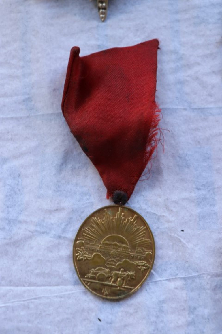 Antika pazarında dikkat çeken eser: 104 yıllık... Manevi değeri çok büyük 10 bin liraya satışta