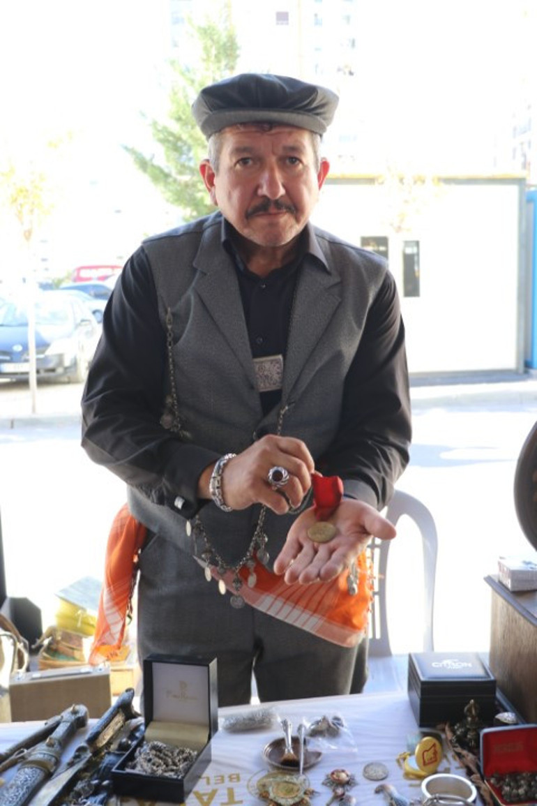 Antika pazarında dikkat çeken eser: 104 yıllık... Manevi değeri çok büyük 10 bin liraya satışta