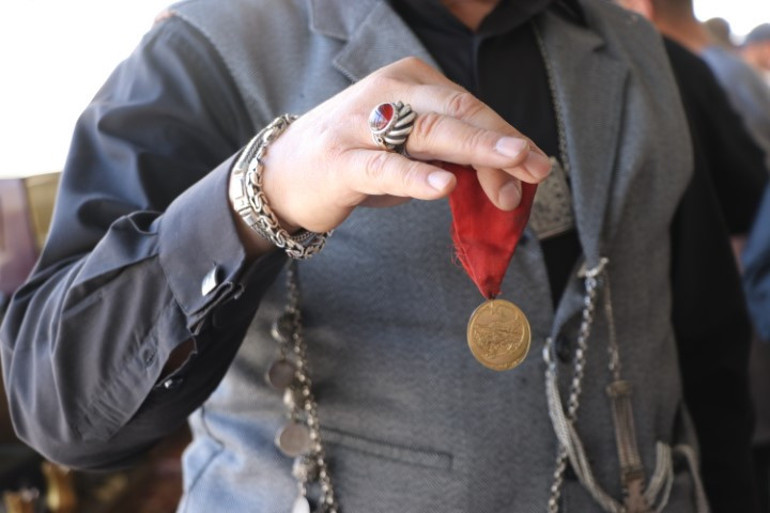 Antika pazarında dikkat çeken eser: 104 yıllık... Manevi değeri çok büyük 10 bin liraya satışta