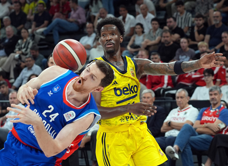 Cumhurbaşkanlığı Kupasında inanılmaz son Anadolu Efes, Fenerbahçeyi tek farklı geçti