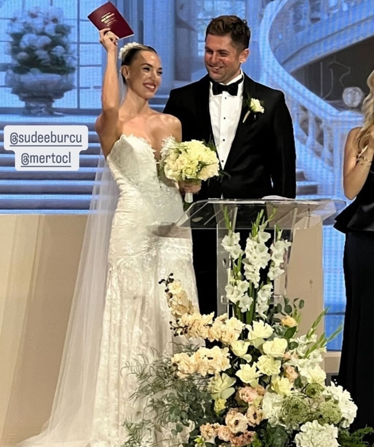 ‘Evlilikten yıllarca kaçtım’ Ünlü çift nikah masasına oturdu