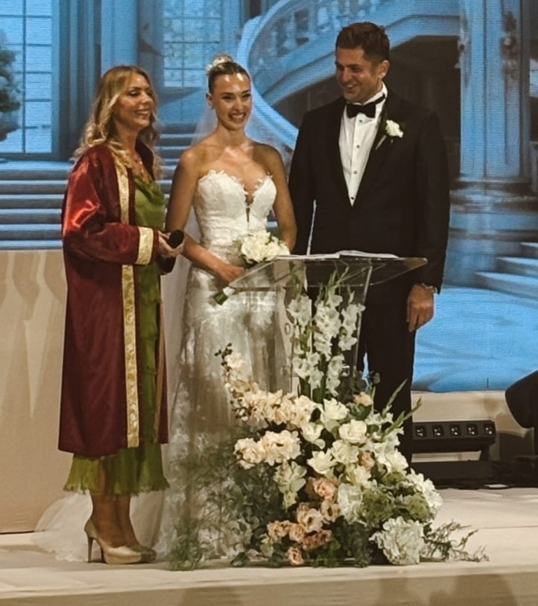 ‘Evlilikten yıllarca kaçtım’ Ünlü çift nikah masasına oturdu