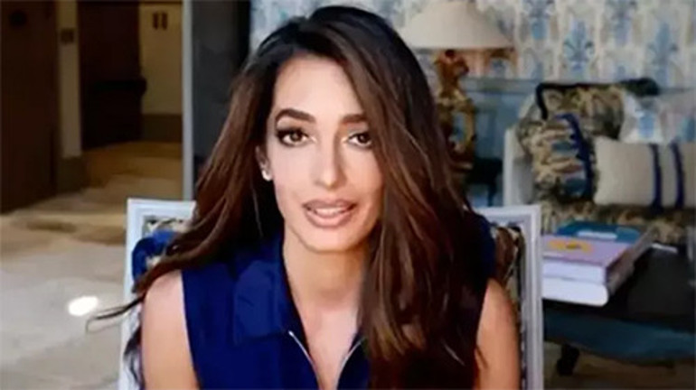 O çatının altında ne anıları var.... Anahtarı yeni evli çifte devrettiler... Aşk yuvası yabancıya gitmedi...