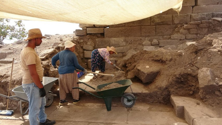 Çanakkaledeki kazıda çıkarıldı: 1700 yıl önce kullanıp çöpe atmışlar... Bu buluntular bizim için çok önemli